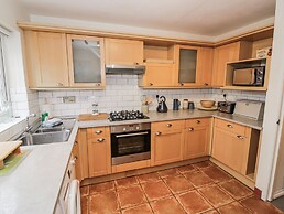 3 Leycester Court