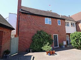 3 Leycester Court