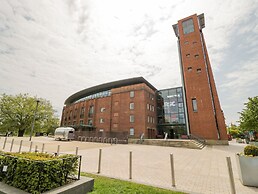 3 Leycester Court