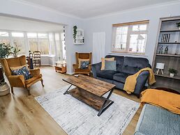 3 Leycester Court