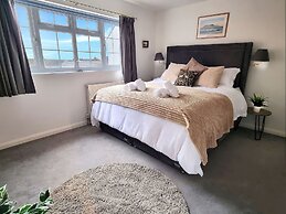 3 Leycester Court