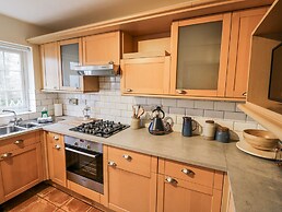 3 Leycester Court
