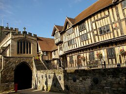 3 Leycester Court