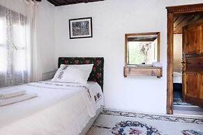 Nikbin Retreat