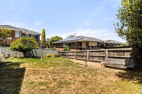 Spacious 4-bed House With Garden in Doncaster