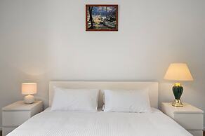 Spacious 3-bed Townhouse in Coburg