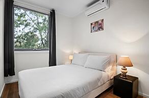 Spacious 3-bed Townhouse in Coburg