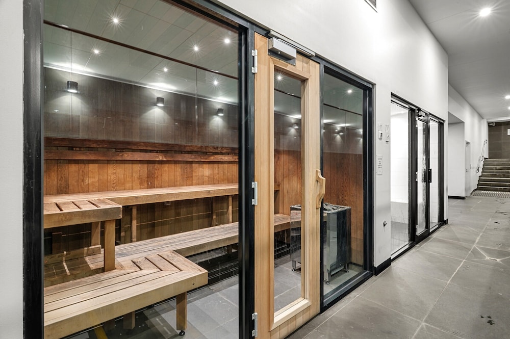 Bright Inner-north Stay With Pool Access