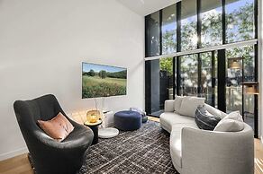Bright Inner-north Stay With Pool Access