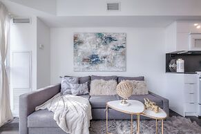 Waterfront Luxe Suites