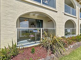 Beachside Apartment Overlooking Casey's Beach