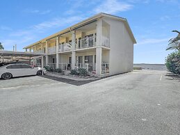 Beachside Apartment Overlooking Casey's Beach
