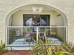 Beachside Apartment Overlooking Casey's Beach