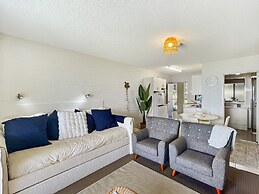 Beachside Apartment Overlooking Casey's Beach