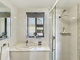 Beachside Apartment Overlooking Casey's Beach