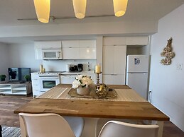 Maple Meridian Executive Suites Toronto
