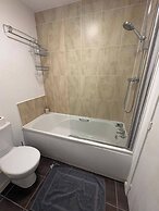 Elegant 2-bed Home - Prime City Centre Location