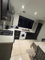 Elegant 2-bed Home - Prime City Centre Location