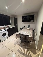 Elegant 2-bed Home - Prime City Centre Location