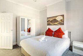 2 Bedroom House With Free Parking