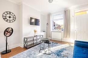 2 Bedroom House With Free Parking