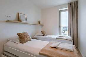 Nora - Elegant Seaview Escape With Balcony