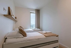 Nora - Elegant Seaview Escape With Balcony