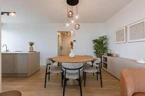 Nora - Elegant Seaview Escape With Balcony