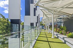 Central Brisbane Stay With Gym and Pool Access