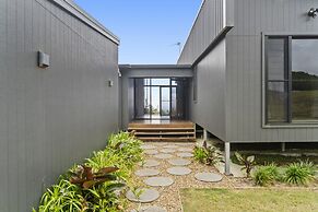 Scenic House With Private Yard & BBQ Area