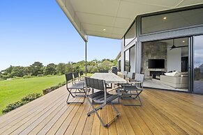 Scenic House With Private Yard & BBQ Area