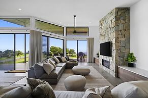 Scenic House With Private Yard & BBQ Area