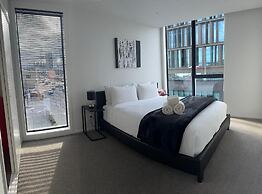 2 Bedrooms Apprtmt Plus Underground Parking in CBD