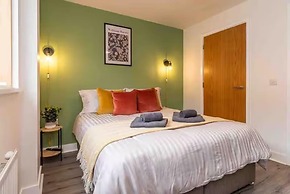 Central 1-bed Apartment With Free Parking & Wifi