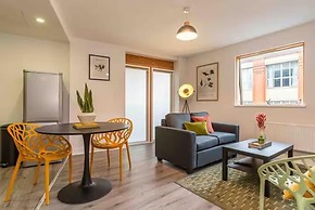 Central 1-bed Apartment With Free Parking & Wifi