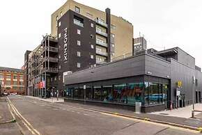 Central 1-bed Apartment With Free Parking & Wifi