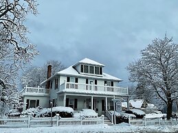The Nicholson Inn