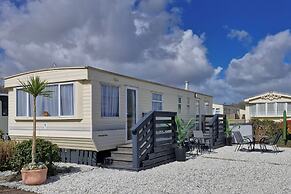 Palm Court - 3 Bed, Heated Pool, Parking, Nr Beach