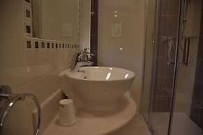 Floris Hotel