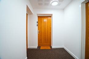 2 Bed Stylish Stay - By Holiday Homes