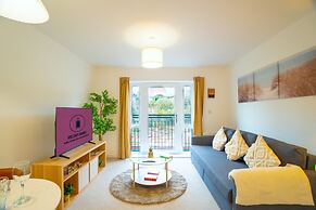 2 Bed Stylish Stay - By Holiday Homes