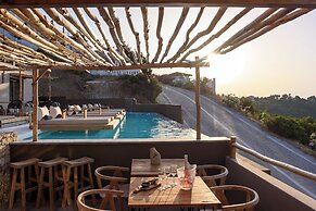 Aletri Swim Up Boutique Hotel