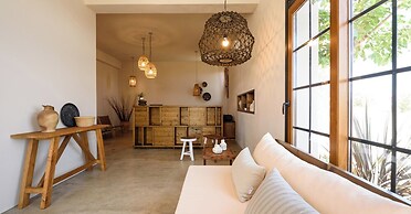 Aletri Swim Up Boutique Hotel