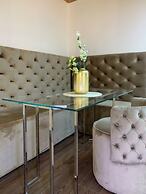 Spanish Queen Apartment