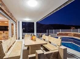 Guest House Matana Pomena National Park