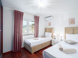 Guest House Matana Pomena National Park