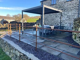 The Old Cartshed Yr Hen Gwt Cart
