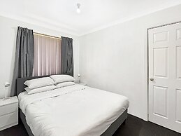 Comfortable 3-bed Home in Marangaroo