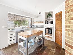 Comfortable 3-bed Home in Marangaroo