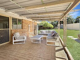 Comfortable 3-bed Home in Marangaroo